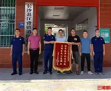 庐州朱雀队鏖战三湘战狼队，赛艇超级杯爆冷，转换速度占优。传控打穿防线的简单介绍