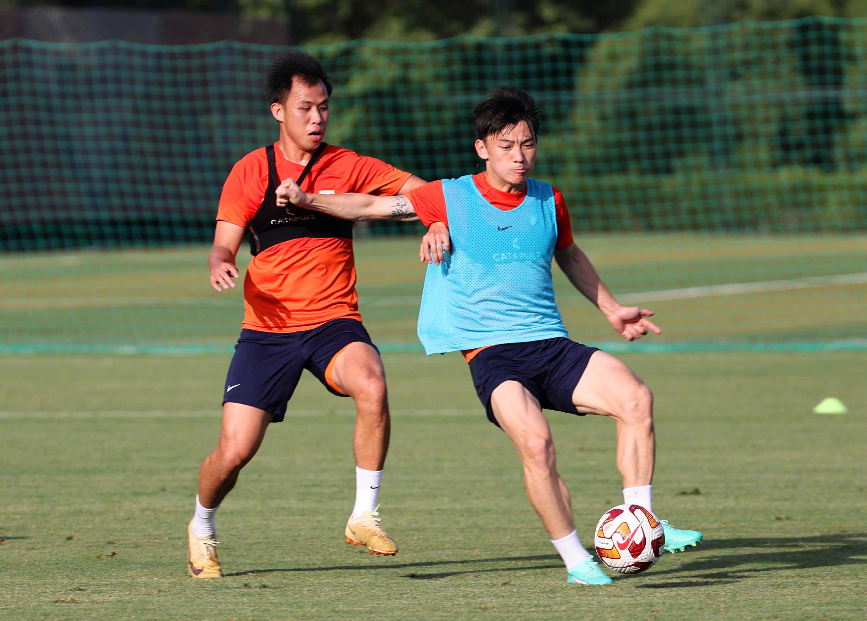 开云APP-棒球赛场再起风云：滇池青龙队爆冷胶东火狐队，新援首秀制胜二次进攻频频奏效